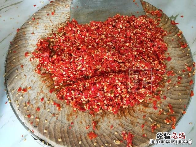 最简单四川辣椒酱的正宗做法 四川辣椒酱怎么做制作方法