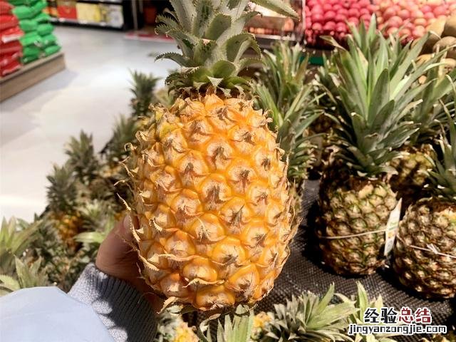 菠萝不泡盐水正确吃法 菠萝怎么吃更甜