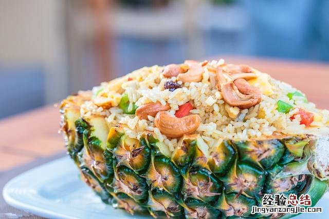 菠萝不泡盐水正确吃法 菠萝怎么吃更甜
