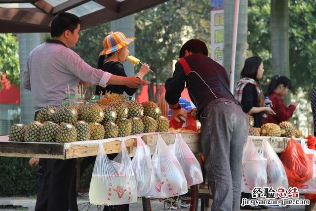 菠萝不泡盐水正确吃法 菠萝怎么吃更甜