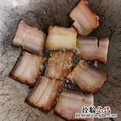 香菇炒肉饭的正宗做法 买回来的熏肉怎么吃