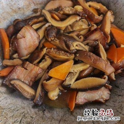 香菇炒肉饭的正宗做法 买回来的熏肉怎么吃