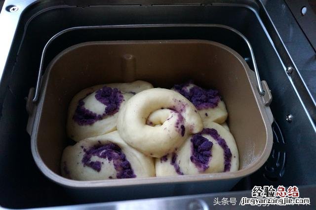 巧用面包机轻松做出柔软面包 面包机做面包的方法及配料