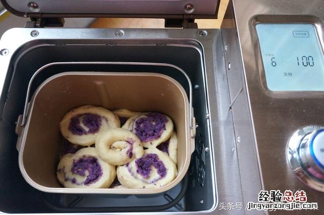 巧用面包机轻松做出柔软面包 面包机做面包的方法及配料