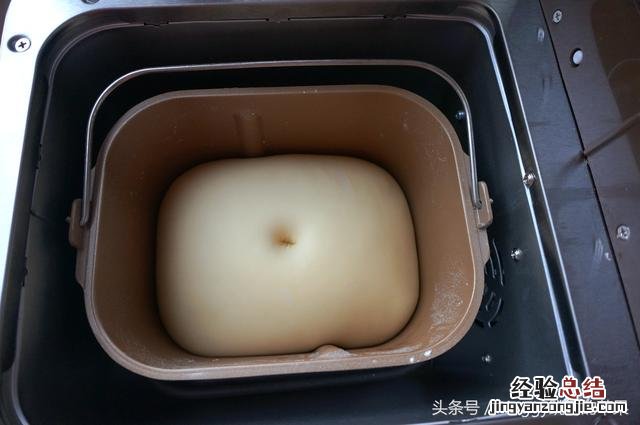 巧用面包机轻松做出柔软面包 面包机做面包的方法及配料