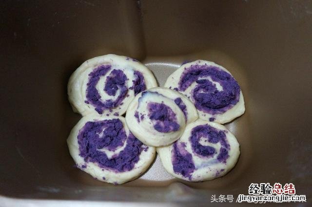 巧用面包机轻松做出柔软面包 面包机做面包的方法及配料