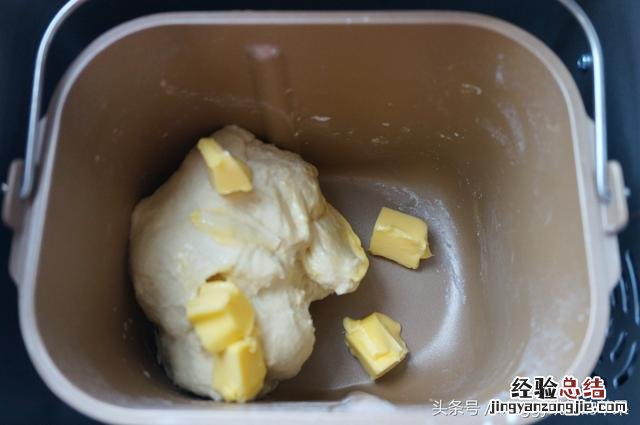 巧用面包机轻松做出柔软面包 面包机做面包的方法及配料