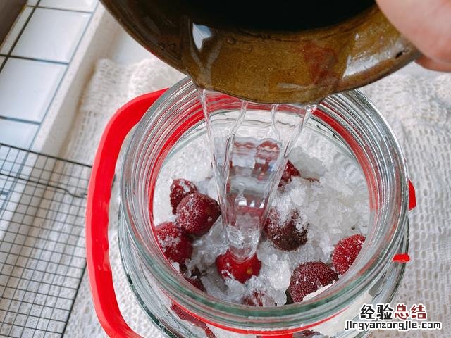 几十年经验的老师傅教你泡杨梅酒 杨梅酒怎么泡制方法