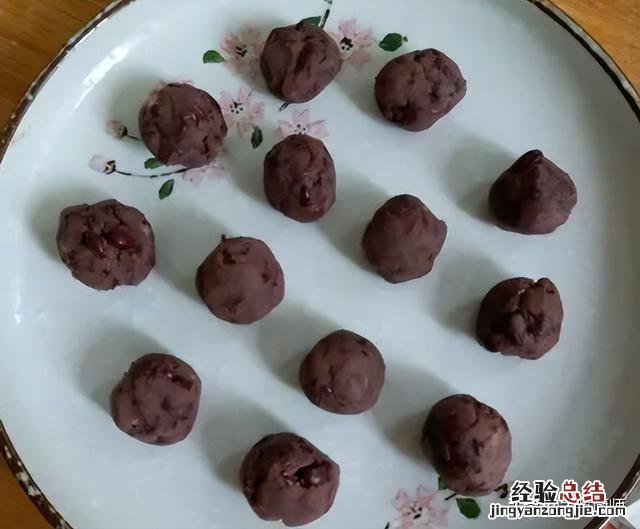 矿泉水瓶包粽子的方法与步骤图 怎么包粽子简单又快又好看