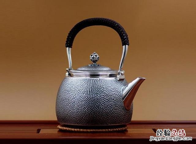 最简单的去除水壶里的水垢 水壶里的水垢怎么去除小妙招