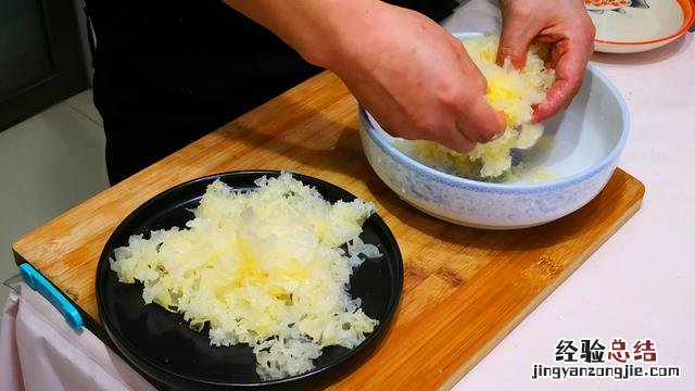 银耳羹煮出胶质的诀窍 银耳羹怎么做又粘稠又好吃