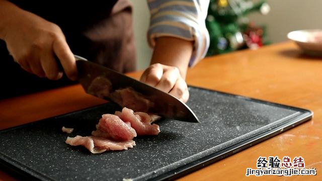 用酥肉粉炸小酥肉最正宗的做法 酥肉怎么炸才脆又香不回软