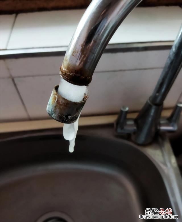 水管冻了怎么处理快速解冻 水管冻了怎么快速化了