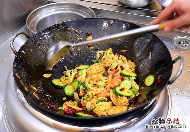 这才是干锅虾的正确做法 干虾怎么吃好吃又营养