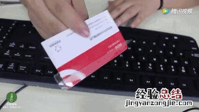 风扇脏了难清理教你一招不用拆 电风扇怎么清洗方便