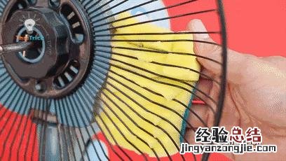 风扇脏了难清理教你一招不用拆 电风扇怎么清洗方便