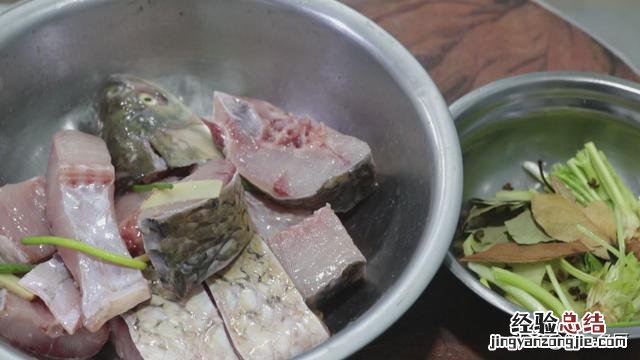传统熏鱼的做法最正宗的做法 熏鱼怎么做好吃又简单