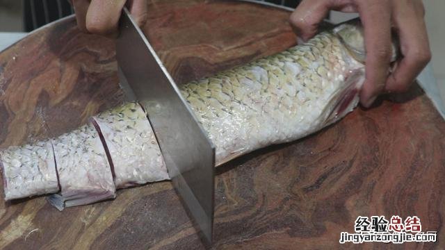 传统熏鱼的做法最正宗的做法 熏鱼怎么做好吃又简单