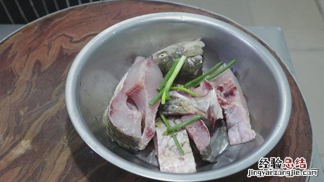 传统熏鱼的做法最正宗的做法 熏鱼怎么做好吃又简单