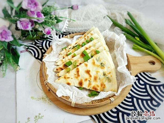 葱香四溢酥脆好吃的葱油饼制作 电饼档葱花油饼的做法