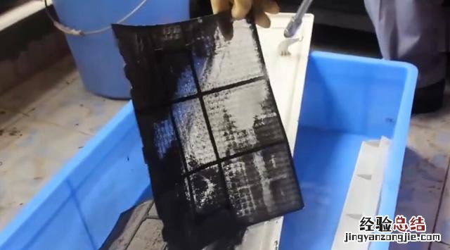 教你一招清洗空调的方法和技巧 怎样清洗空调室内挂机