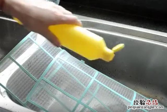 教你一招清洗空调的方法和技巧 怎样清洗空调室内挂机