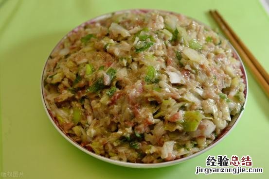 冷冻饺子的正确煮法冷水还是开水 冻饺子怎么煮不破皮