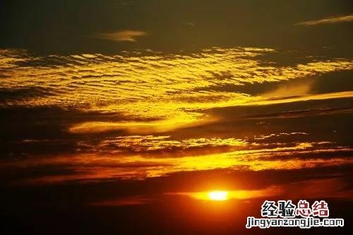 描写夕阳快要落山的优美句子摘抄 描写太阳落山的优美句子