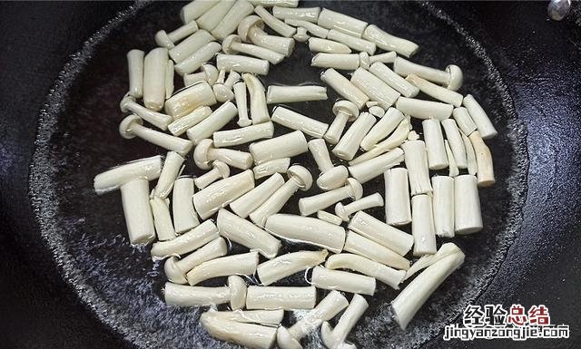 肉炒海鲜菇最简单做法 海鲜菇怎么炒好吃又简单