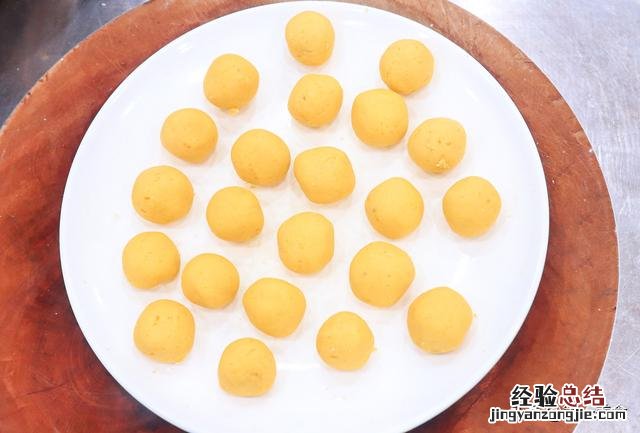 炸红薯丸子用面粉还是用糯米粉 红薯丸子怎么做才松软好吃