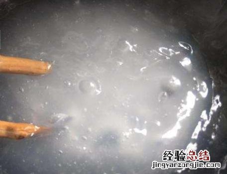 做凉粉豌豆粉和水的最佳比例 豌豆凉粉怎么做才筋道窍门