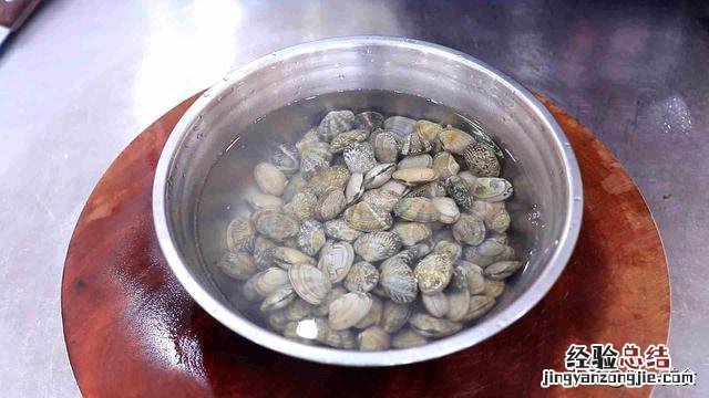 厨师长教你香炒花甲家常做法 炒花甲怎么炒好吃窍门