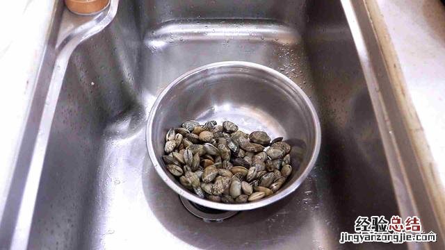 厨师长教你香炒花甲家常做法 炒花甲怎么炒好吃窍门