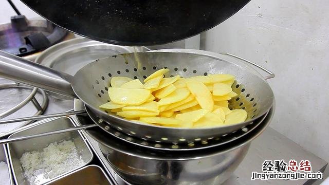 干煸土豆片最正宗的做法 怎么炒土豆片好吃又简单