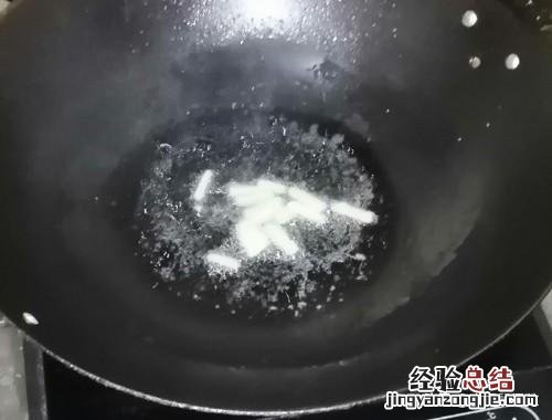 火腿肠炒鸡蛋正确做法 火腿肠炒鸡蛋怎么炒好吃