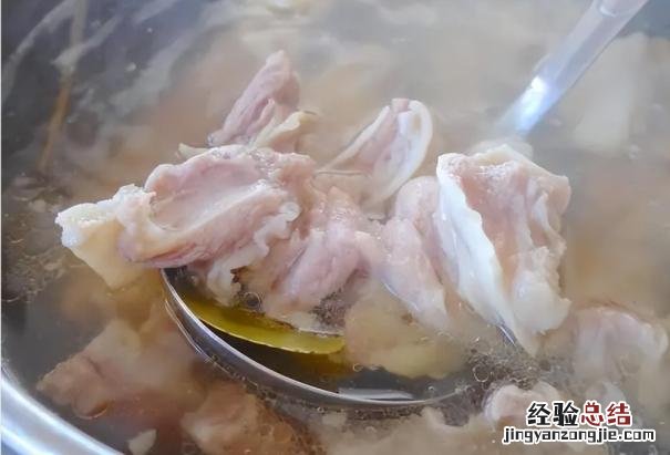 老北京正宗铁锅炖羊肉的做法 羊肉快速炖烂的办法