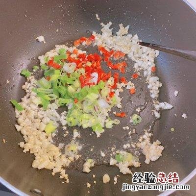 椒盐排骨最正宗的做法最简单 怎么做椒盐排骨好吃又简单