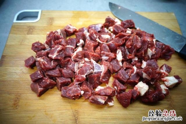 炒羊肉最简单的方法 怎么炒羊肉才嫩才好吃又简单