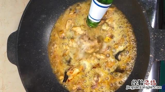 正宗青椒烧鸡的做法 啤酒烧鸡怎么烧才好吃