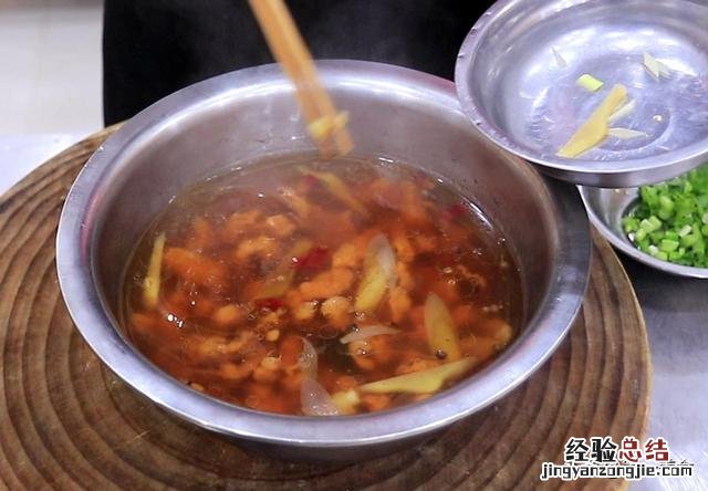 河南厨师长教你做地道酸汤小酥肉 酥肉汤怎么做又滑又嫩