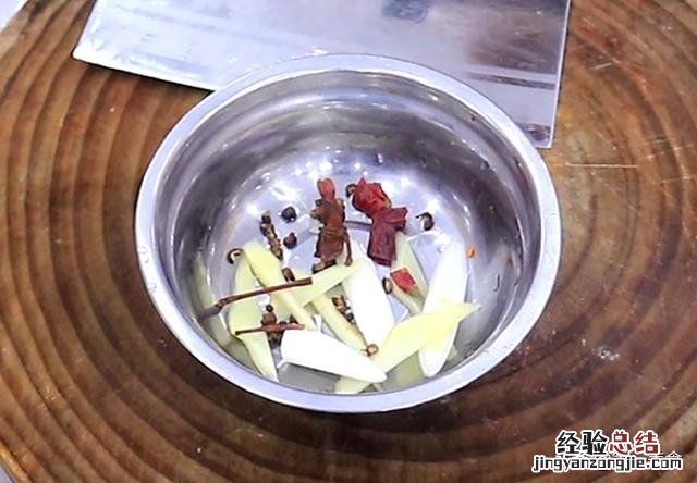 河南厨师长教你做地道酸汤小酥肉 酥肉汤怎么做又滑又嫩