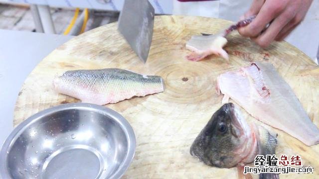 厨师长教你这样做鲈鱼 如何做鲈鱼好吃又简单