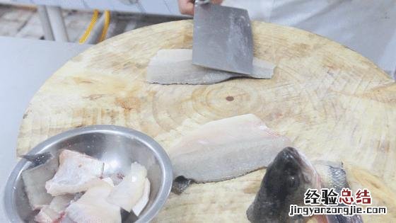 厨师长教你这样做鲈鱼 如何做鲈鱼好吃又简单