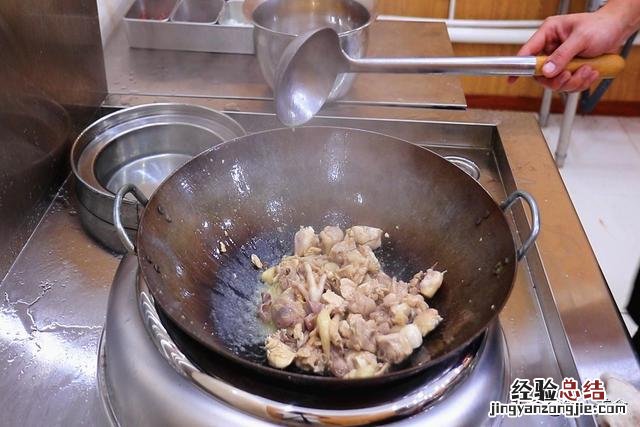 鸡肉鲜嫩入味不发柴 鸡肉怎么炒好吃又嫩