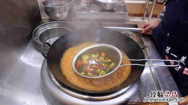 厨师长教你一个家常版做法 麻辣烫怎么做好吃还简单