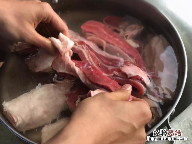 炖牛肉焯水的正确方法 炖牛肉的做法怎么做