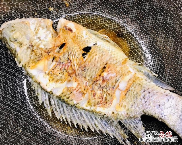 红烧鱼最简单的做法 红烧鲫鱼怎么做好吃又简单