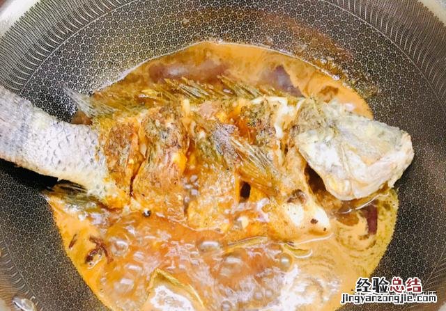 红烧鱼最简单的做法 红烧鲫鱼怎么做好吃又简单