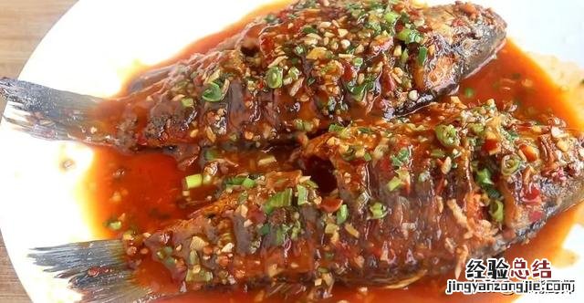 红烧鱼最简单的做法 红烧鲫鱼怎么做好吃又简单