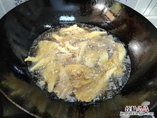 正宗干炸蘑菇的正确做法 干炸蘑菇怎么做才酥脆好吃